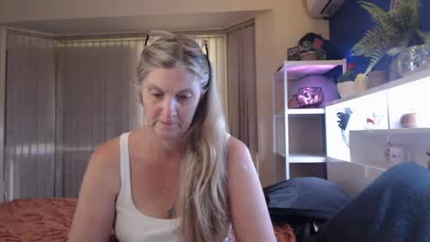 Snapshot of total_aussie_milfs chatting on 04.21.26 Milly online show from 04.21.26