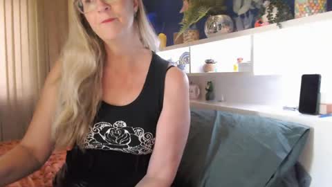 Snapshot of total_aussie_milfs chatting on 05.14.26 Milly online show from 05.14.26