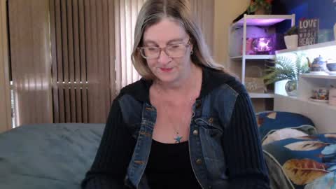 Snapshot of total_aussie_milfs chatting on 07.22.26 Milly online show from 07.22.26