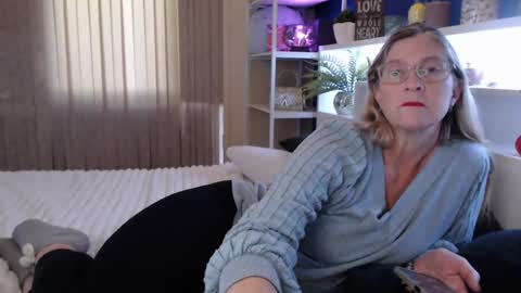 Snapshot of total_aussie_milfs chatting on 07.24.26 Milly online show from 07.24.26