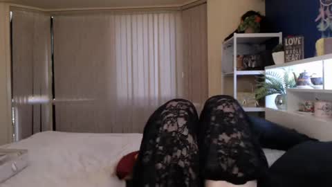 Snapshot of total_aussie_milfs chatting on 07.26.26 Milly online show from 07.26.26