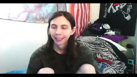 Snapshot of totalfuckingadorable chatting on 01.12.25 Luna online show from 01.12.25