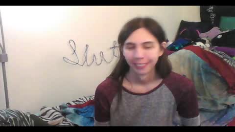 Snapshot of totalfuckingadorable chatting on 10.04.25 Luna online show from 10.04.25