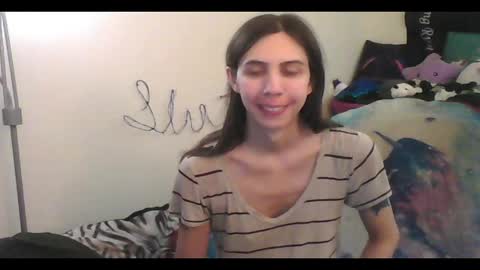 Snapshot of totalfuckingadorable chatting on 10.06.25 Luna online show from 10.06.25