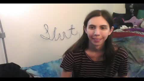 Snapshot of totalfuckingadorable chatting on 10.08.25 Luna online show from 10.08.25