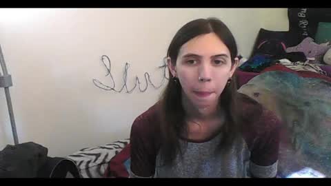 Snapshot of totalfuckingadorable chatting on 10.08.25 Luna online show from 10.08.25