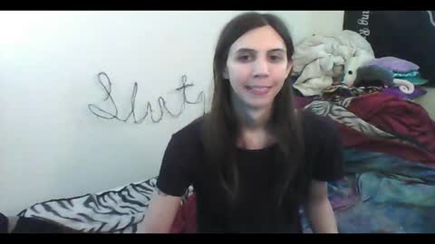 Snapshot of totalfuckingadorable chatting on 10.20.25 Luna online show from 10.20.25