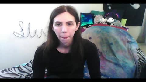 Snapshot of totalfuckingadorable chatting on 05.10.26 Luna online show from 05.10.26