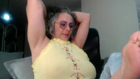 Snapshot of totypink chatting on 02.13.25 TotyPink online show from 02.13.25