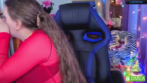 Snapshot of touch_m3 chatting on 12.18.25 online show from 12.18.25