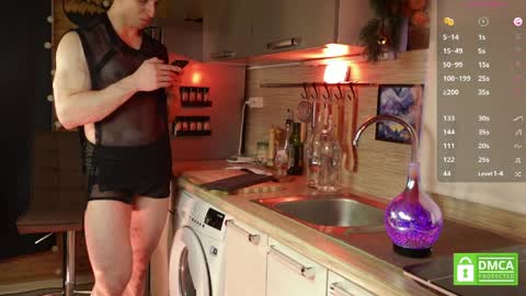 Snapshot of touch_of_eros chatting on 04.10.26 Paul online show from 04.10.26