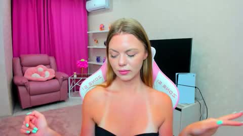 Snapshot of touch_the_heart chatting on 02.03.26 Touch The Heart online show from 02.03.26