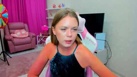 Snapshot of touch_the_heart chatting on 02.04.26 Touch The Heart online show from 02.04.26