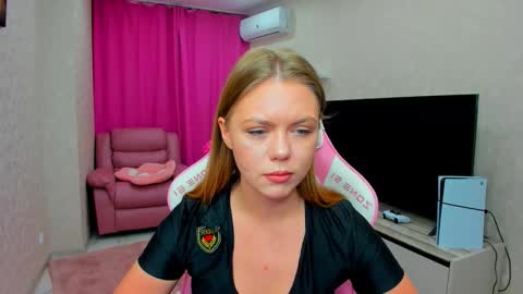 Snapshot of touch_the_heart chatting on 02.22.26 Touch The Heart online show from 02.22.26