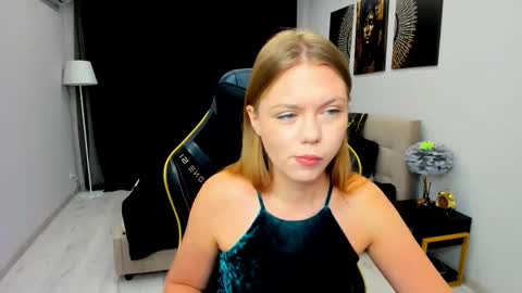 Snapshot of touch_the_heart chatting on 02.24.26 Touch The Heart online show from 02.24.26