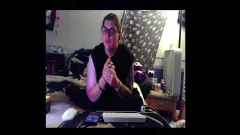 Toxiclove1311 online show from 12.19.25