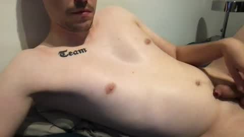 Snapshot of toyboy025 chatting on 06.18.26 toyboy025 online show from 06.18.26