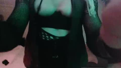 Snapshot of toyboybitchslut chatting on 10.02.25 Patrizia online show from 10.02.25