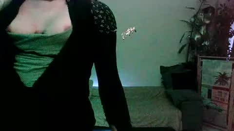 Snapshot of toyboybitchslut chatting on 07.16.26 Patrizia online show from 07.16.26