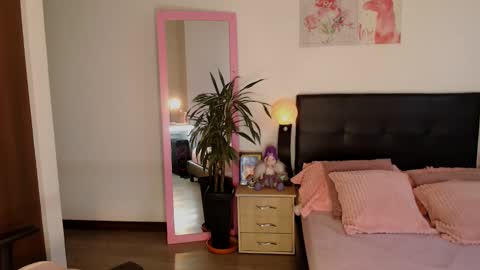 Traci online show from 12.18.25