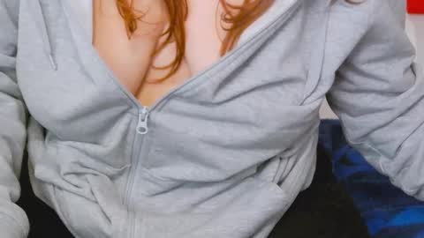 Snapshot of tracyemerson chatting on 12.21.24 TracyEmerson online show from 12.21.24