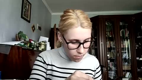 Snapshot of tranhardisty chatting on 05.12.26 Lesly online show from 05.12.26