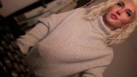 Snapshot of transnextdoor_ chatting on 11.13.25 ALMIGHTY GODDESS VALENTINA online show from 11.13.25