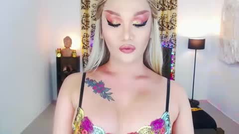 KYLIE BELLA  TS online show from 09.16.25