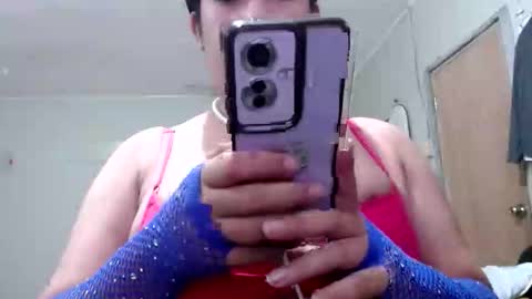 Snapshot of travelergirl chatting on 05.31.26 travelergirl online show from 05.31.26