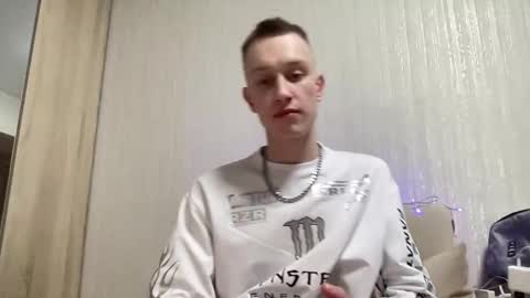 Snapshot of travis_gracile chatting on 04.01.26 Travis online show from 04.01.26