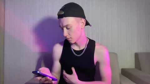 Snapshot of travis_gracile chatting on 04.23.26 Travis online show from 04.23.26