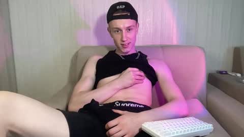 Snapshot of travis_gracile chatting on 04.25.26 Travis online show from 04.25.26