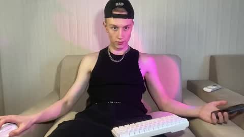 Snapshot of travis_gracile chatting on 04.26.26 Travis online show from 04.26.26