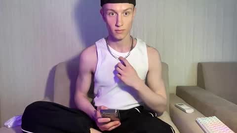 Snapshot of travis_gracile chatting on 05.05.26 Travis online show from 05.05.26
