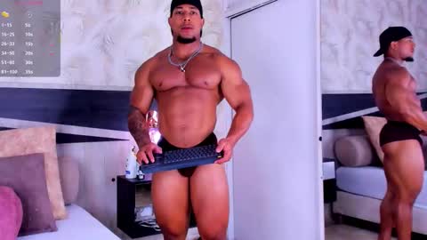 Snapshot of travis_lenox_ chatting on 02.14.26 Travis online show from 02.14.26