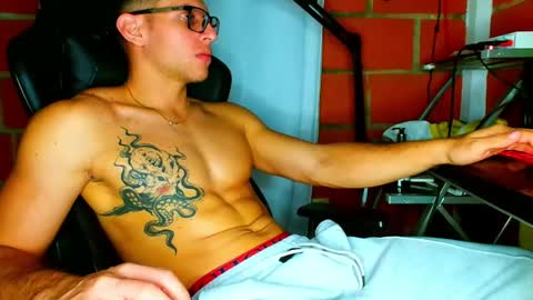 Snapshot of travisdiamonds chatting on 06.07.26 TRAVIS. online show from 06.07.26