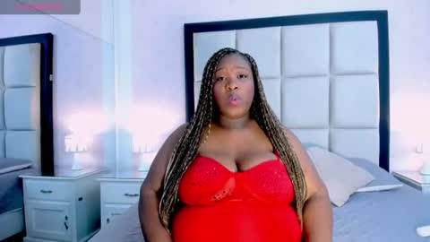 Snapshot of treisyvixen chatting on 06.19.26 Treisy Vixen big ass online show from 06.19.26