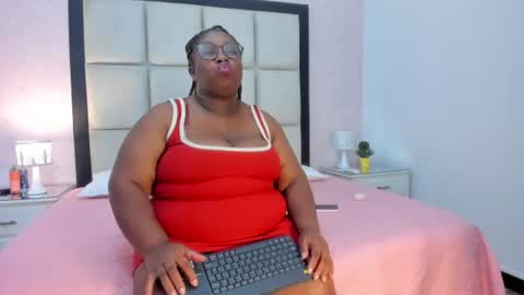 Snapshot of treisyvixen chatting on 06.28.26 Treisy Vixen big ass online show from 06.28.26