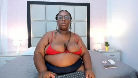 Snapshot of treisyvixen chatting on 06.29.26 Treisy Vixen big ass online show from 06.29.26
