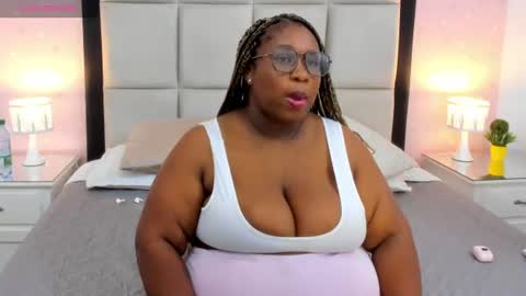 Snapshot of treisyvixen chatting on 07.01.26 Treisy Vixen big ass online show from 07.01.26