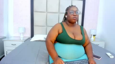 Snapshot of treisyvixen chatting on 07.04.26 Treisy Vixen big ass online show from 07.04.26