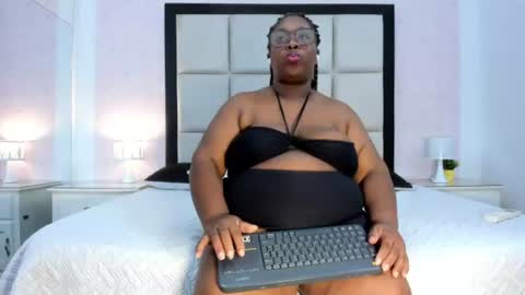Snapshot of treisyvixen chatting on 07.07.26 Treisy Vixen big ass online show from 07.07.26