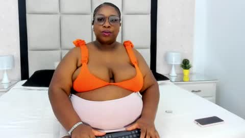 Snapshot of treisyvixen chatting on 07.12.26 Treisy Vixen big ass online show from 07.12.26