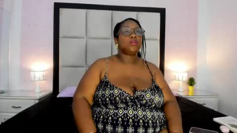 Snapshot of treisyvixen chatting on 07.24.26 Treisy Vixen big ass online show from 07.24.26