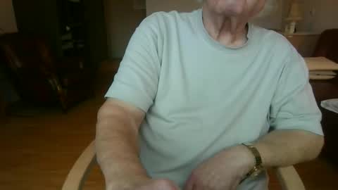 Snapshot of trekbeestje1 chatting on 11.30.25 trekbeestje online show from 11.30.25