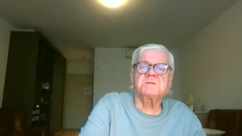 Snapshot of trekbeestje1 chatting on 12.19.25 trekbeestje online show from 12.19.25