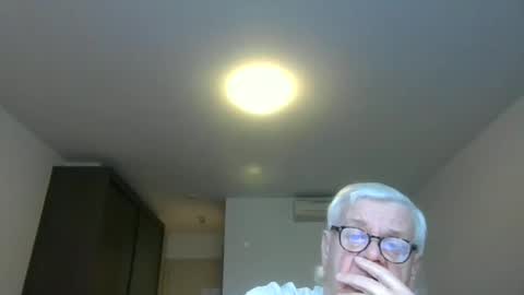 Snapshot of trekbeestje1 chatting on 12.20.25 trekbeestje online show from 12.20.25