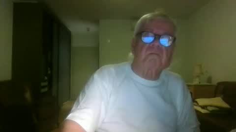 Snapshot of trekbeestje1 chatting on 12.22.25 trekbeestje online show from 12.22.25