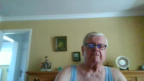 Snapshot of trekbeestje1 chatting on 06.26.26 trekbeestje online show from 06.26.26