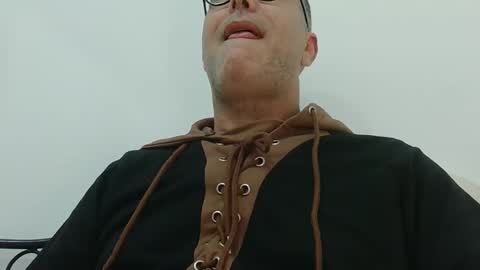 Snapshot of trevido4u chatting on 12.22.25 trevido4u online show from 12.22.25